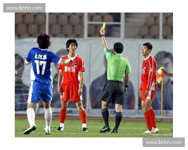 足球比赛中黄牌规则详解与球员纪律管理探讨